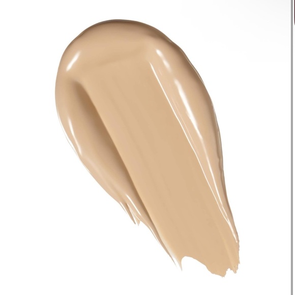 C4 | Makeup Revolution | Conceal & Hydrate Concealer | Light Skin, 0.45 fl.oz - Picture 3 of 5